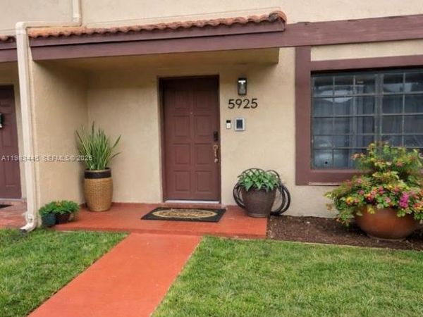 5925 SW 133rd Ct , Miami, FL 33183