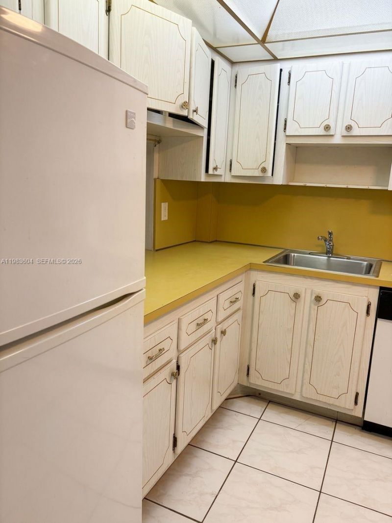 410 SE 2nd St, Unit 102, Hallandale Beach, FL 33009 Photo