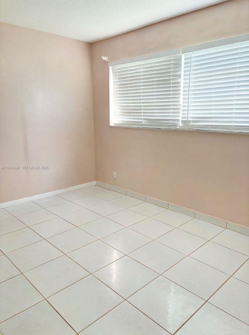 410 SE 2nd St, Unit 102, Hallandale Beach, FL 33009 Photo
