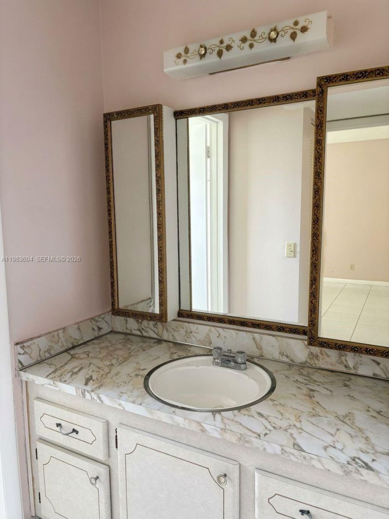 410 SE 2nd St, Unit 102, Hallandale Beach, FL 33009 Photo