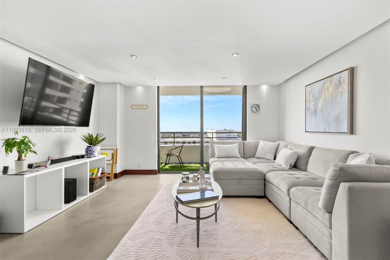 2500 Parkview Dr, Unit 2319, Hallandale Beach, FL 33009 Photo