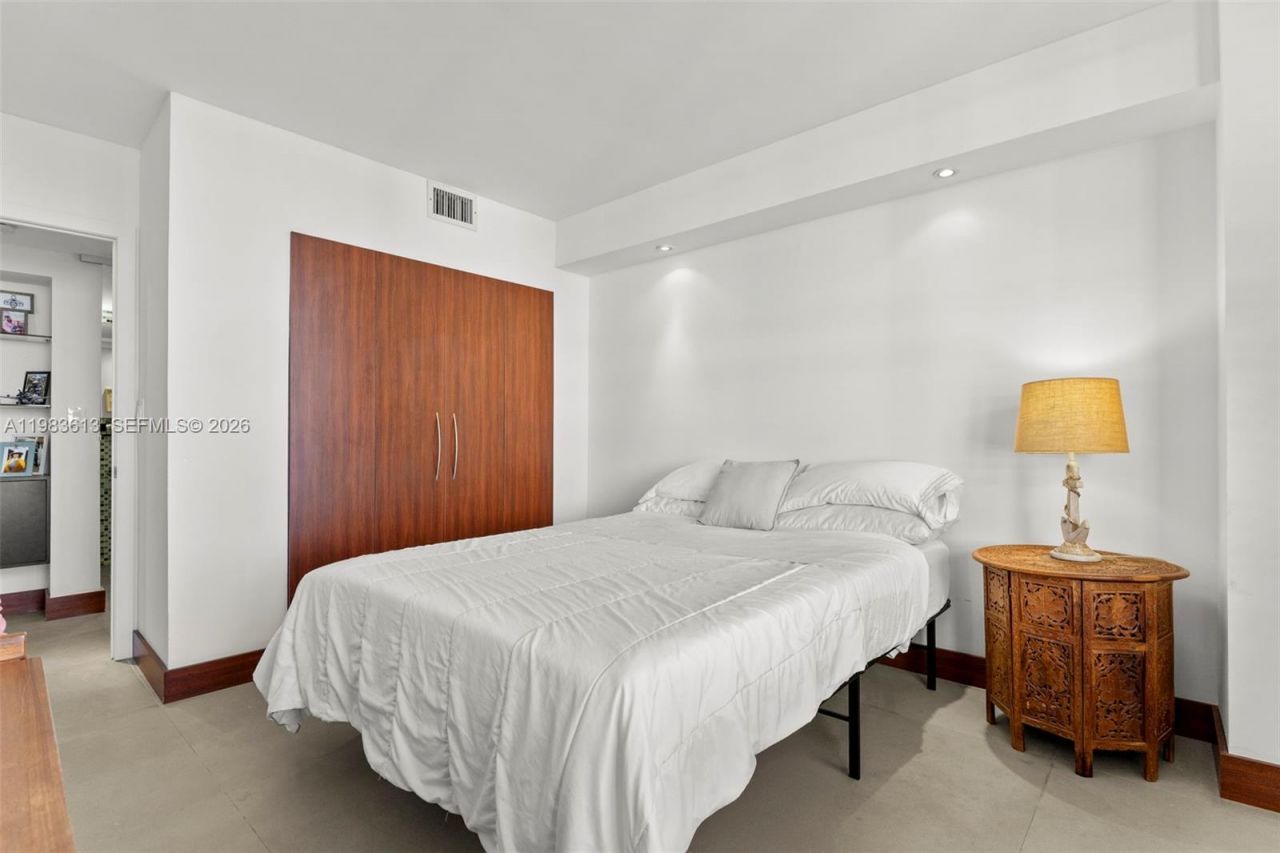 2500 Parkview Dr, Unit 2319, Hallandale Beach, FL 33009 Photo