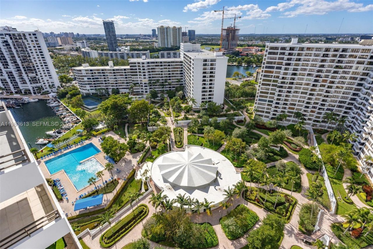 2500 Parkview Dr, Unit 2319, Hallandale Beach, FL 33009 Photo