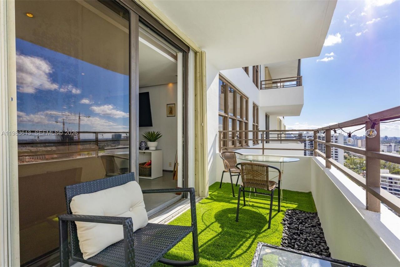 2500 Parkview Dr, Unit 2319, Hallandale Beach, FL 33009 Photo