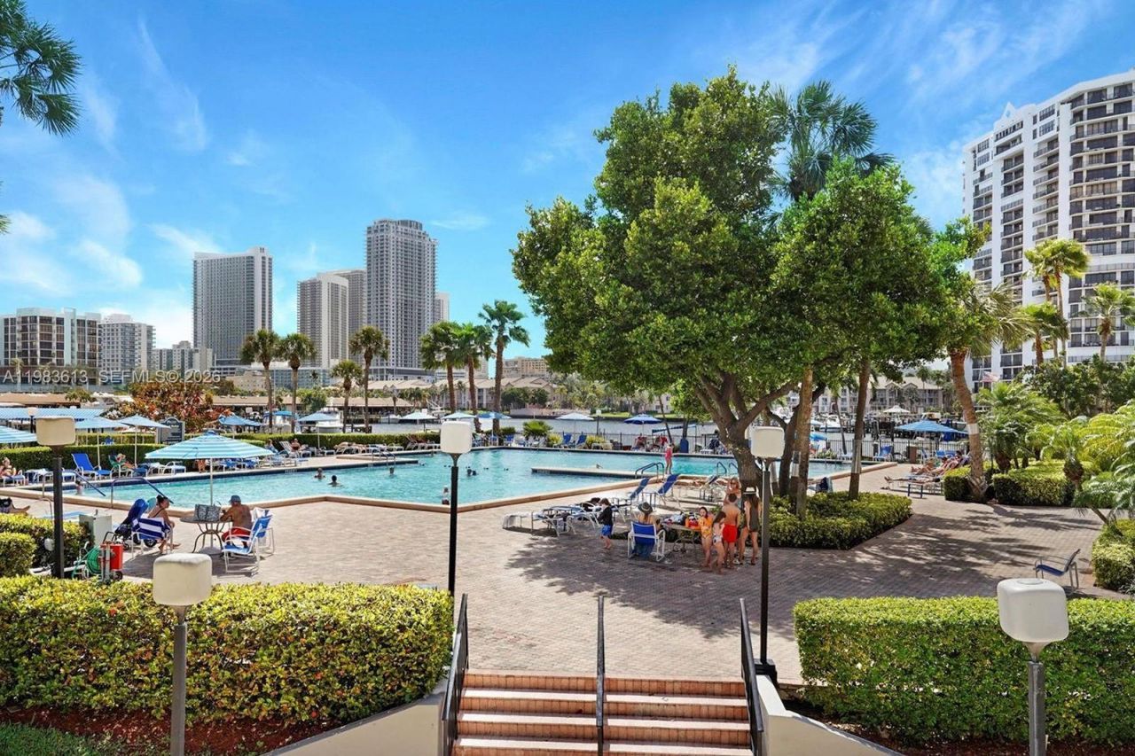 2500 Parkview Dr, Unit 2319, Hallandale Beach, FL 33009 Photo