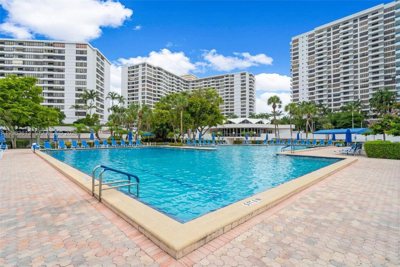 2500 Parkview Dr, Unit 2319, Hallandale Beach, FL 33009 Photo