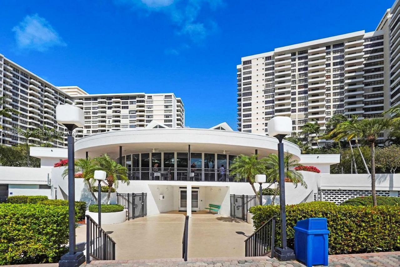 2500 Parkview Dr, Unit 2319, Hallandale Beach, FL 33009 Photo