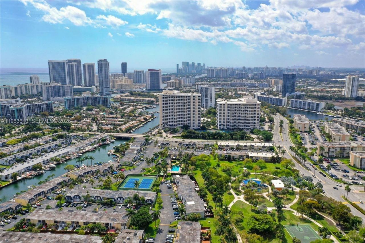 2500 Parkview Dr, Unit 2319, Hallandale Beach, FL 33009 Photo