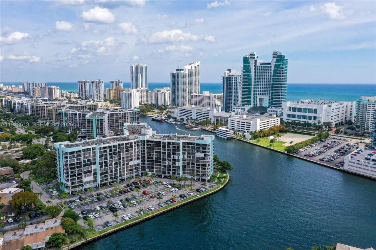 2500 Parkview Dr, Unit 2319, Hallandale Beach, FL 33009 Photo