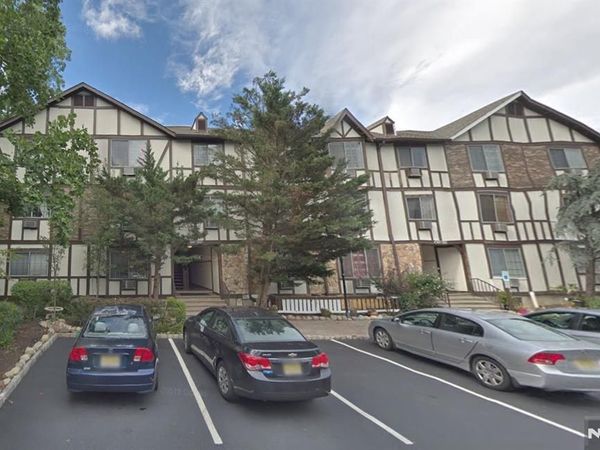 2004 Hawthorne Lane, MAHWAH, NJ 07430