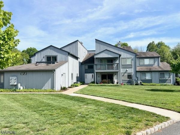 189 Drake Ln, Roxbury, NJ 07852