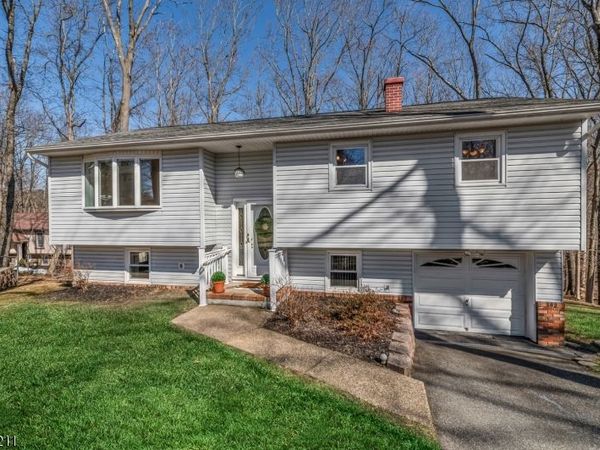 14 Forsgate Dr, Ringwood, NJ 07456