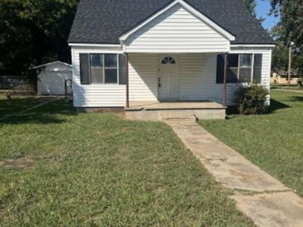 1000 W Francis Street , Madill, OK 73446