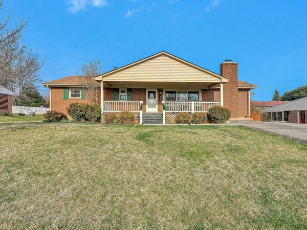 405 Diamond RD, Salem, VA 24153