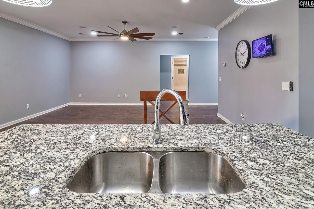 1549 Brentwood Drive Photo 5