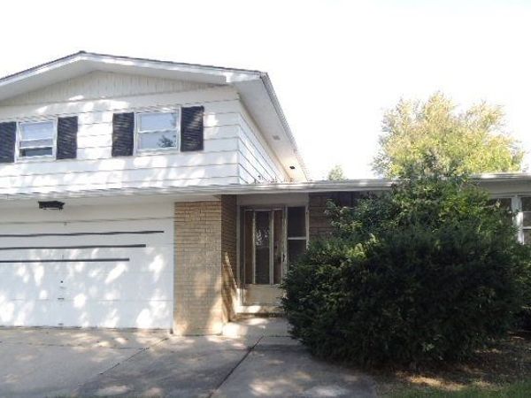 831 W Arquilla Drive , Glenwood, IL 60425