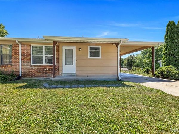 32 Laura Drive , St Peters, MO 63376