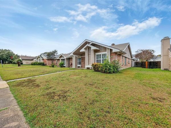 1517 Yorkshire Drive , Mesquite, TX 75149