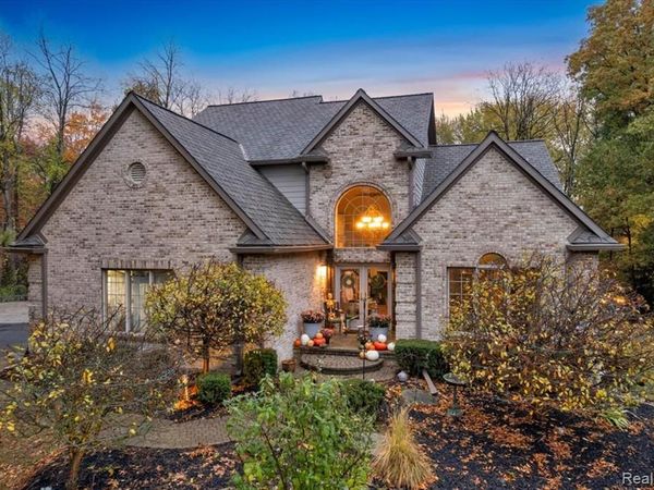 90 Creekwood Drive, Orion Twp, MI 48362