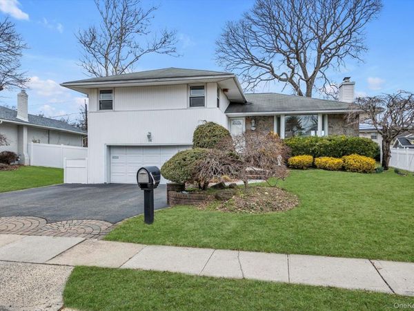 16 Middle Lane , Jericho, NY 11753