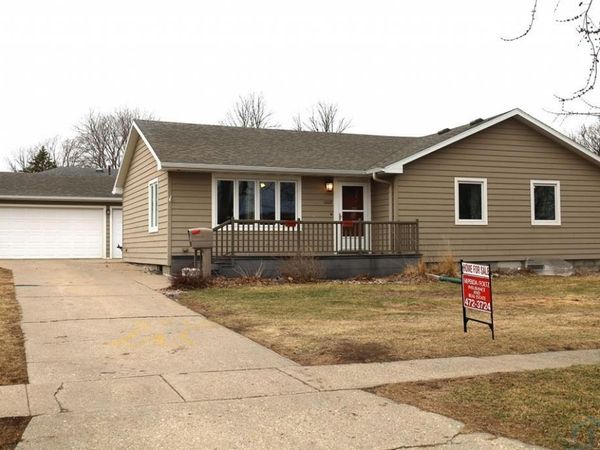 1009 S Tama St, Rock Rapids, IA 51246