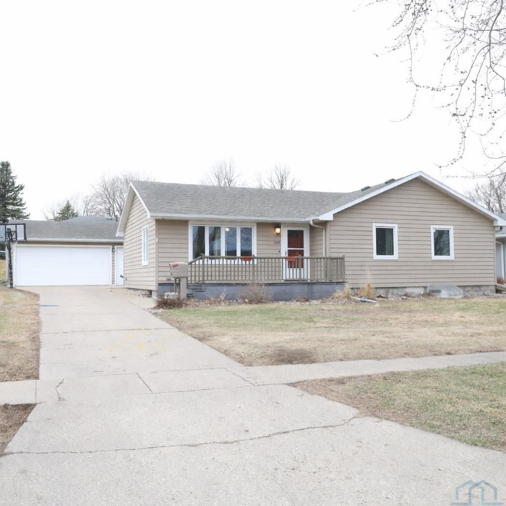 1009 S Tama St, Rock Rapids, IA 51246 Main Photo