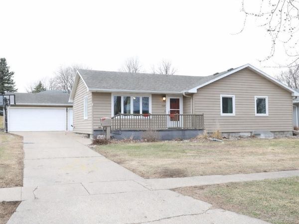 1009 S Tama St, Rock Rapids, IA 51246