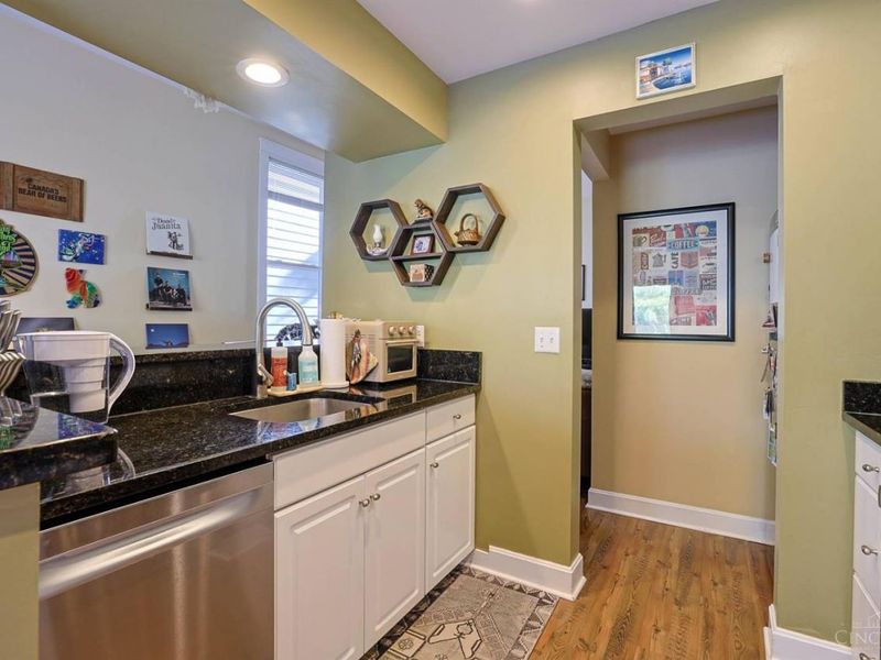 982 Hatch Street, Cincinnati, OH 45208 Photo 12