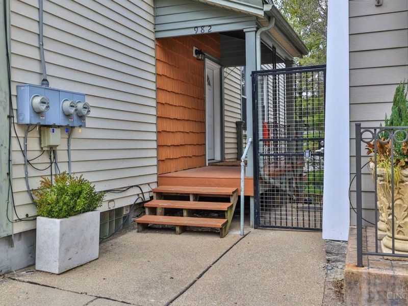 982 Hatch Street, Cincinnati, OH 45208 Photo 4