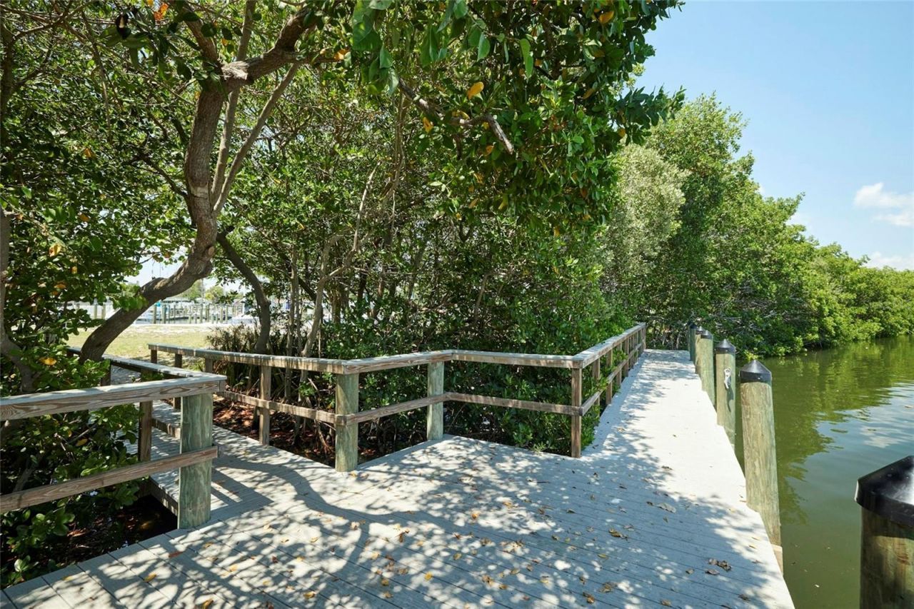 6111 Dartmouth Drive , Bradenton, FL 34207 Photo