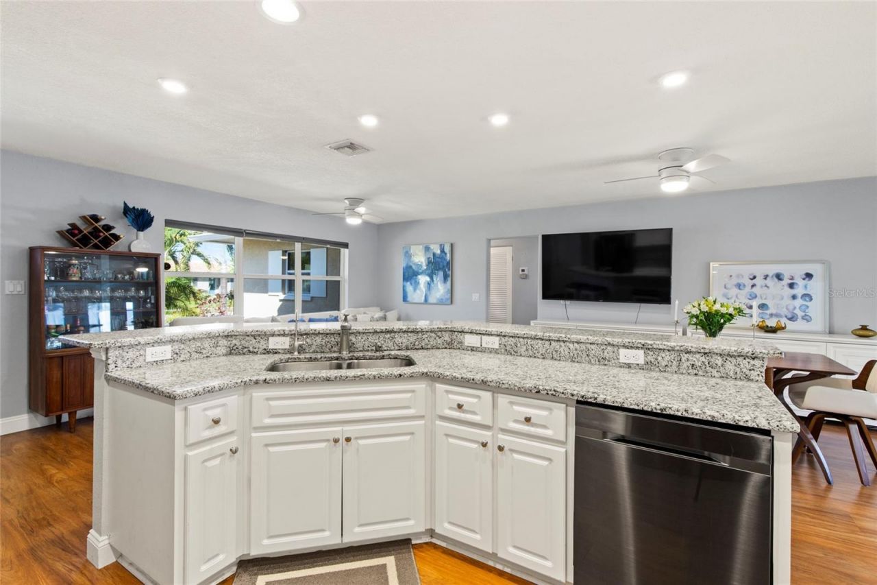 6111 Dartmouth Drive , Bradenton, FL 34207 Photo