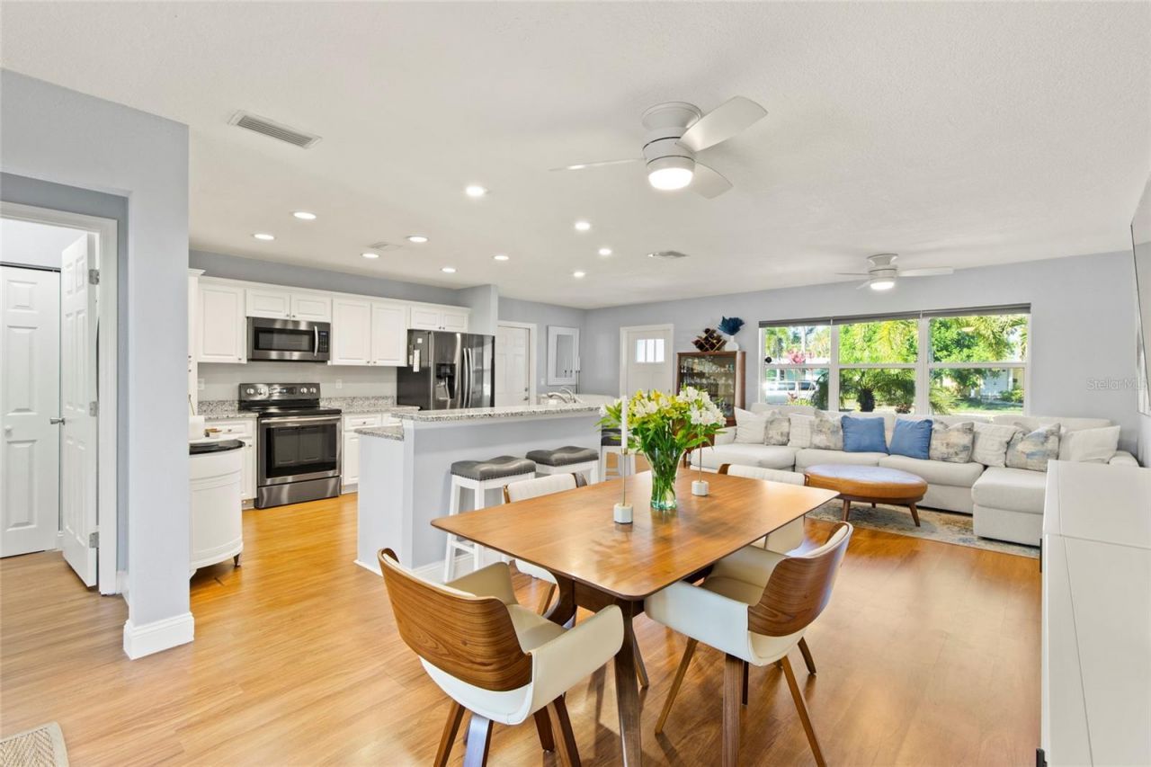 6111 Dartmouth Drive , Bradenton, FL 34207 Photo