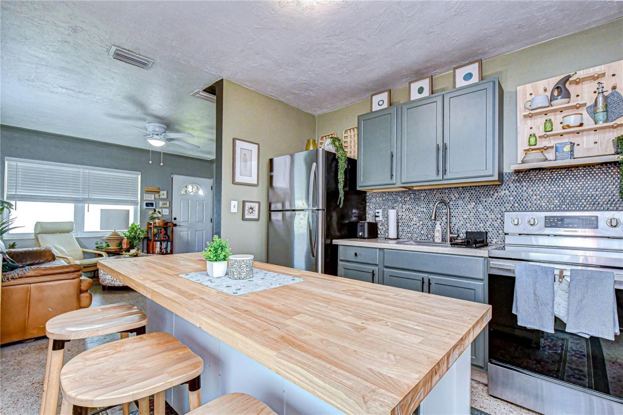 1611 28th Street S, Saint Petersburg, FL 33712 Photo