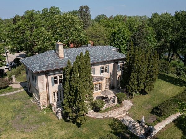 2728 Dean Parkway , Minneapolis, MN 55416