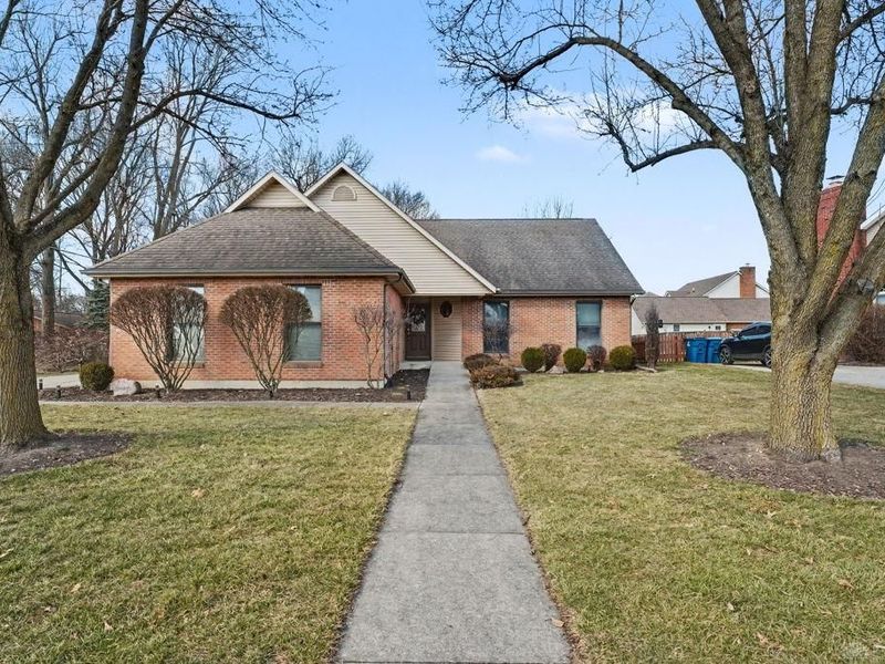 885 Chelsea Lane, Tipp City, OH 45371 Photo 2