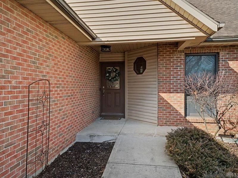 885 Chelsea Lane, Tipp City, OH 45371 Photo 3