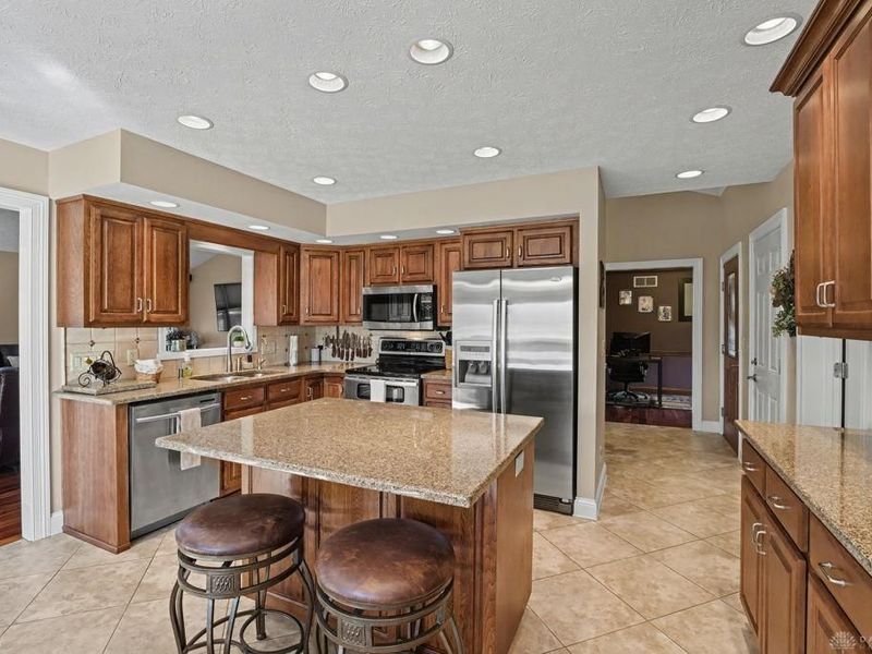 885 Chelsea Lane, Tipp City, OH 45371 Photo 4