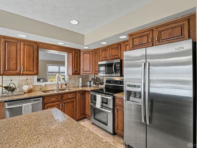 885 Chelsea Lane, Tipp City, OH 45371 Photo 5