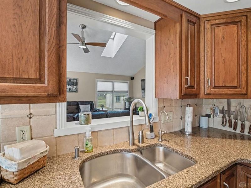 885 Chelsea Lane, Tipp City, OH 45371 Photo 8