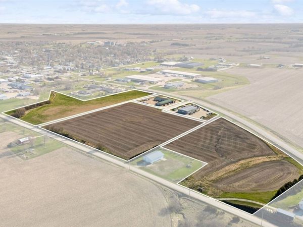 104 Alexander Dr , Tipton, IA 52772