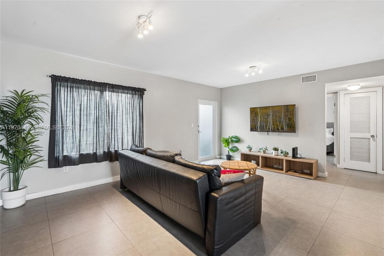 435 NE 69th St, Miami, FL 33138 Photo