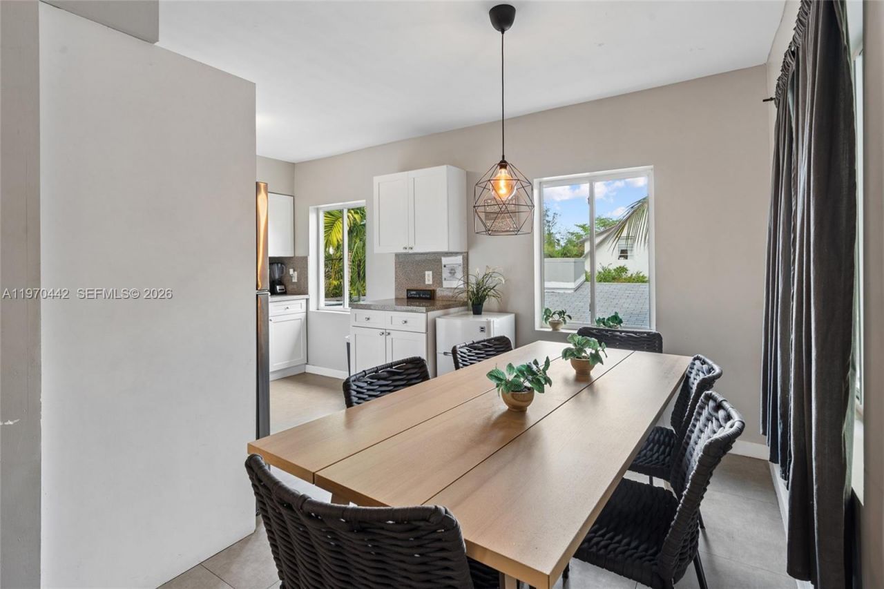 435 NE 69th St, Miami, FL 33138 Photo