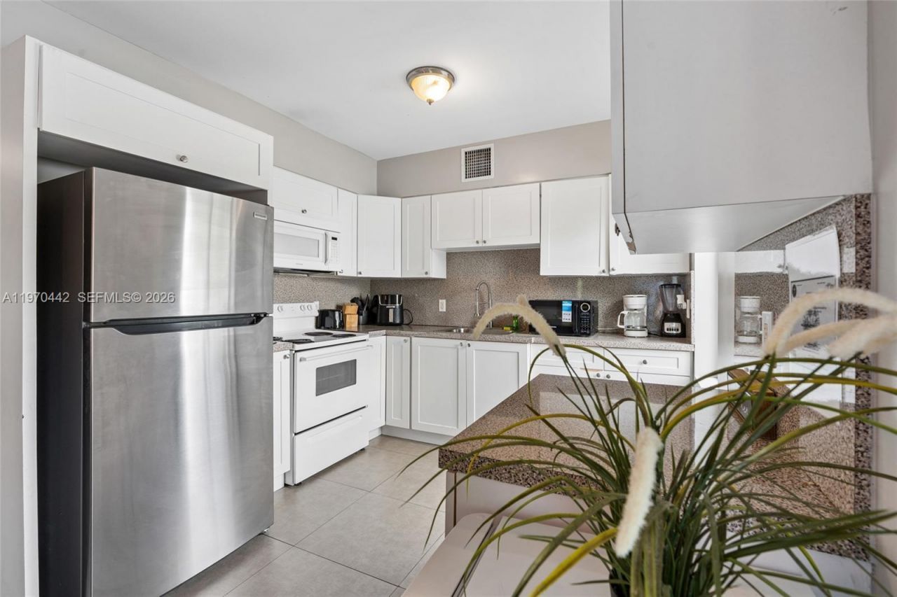 435 NE 69th St, Miami, FL 33138 Photo