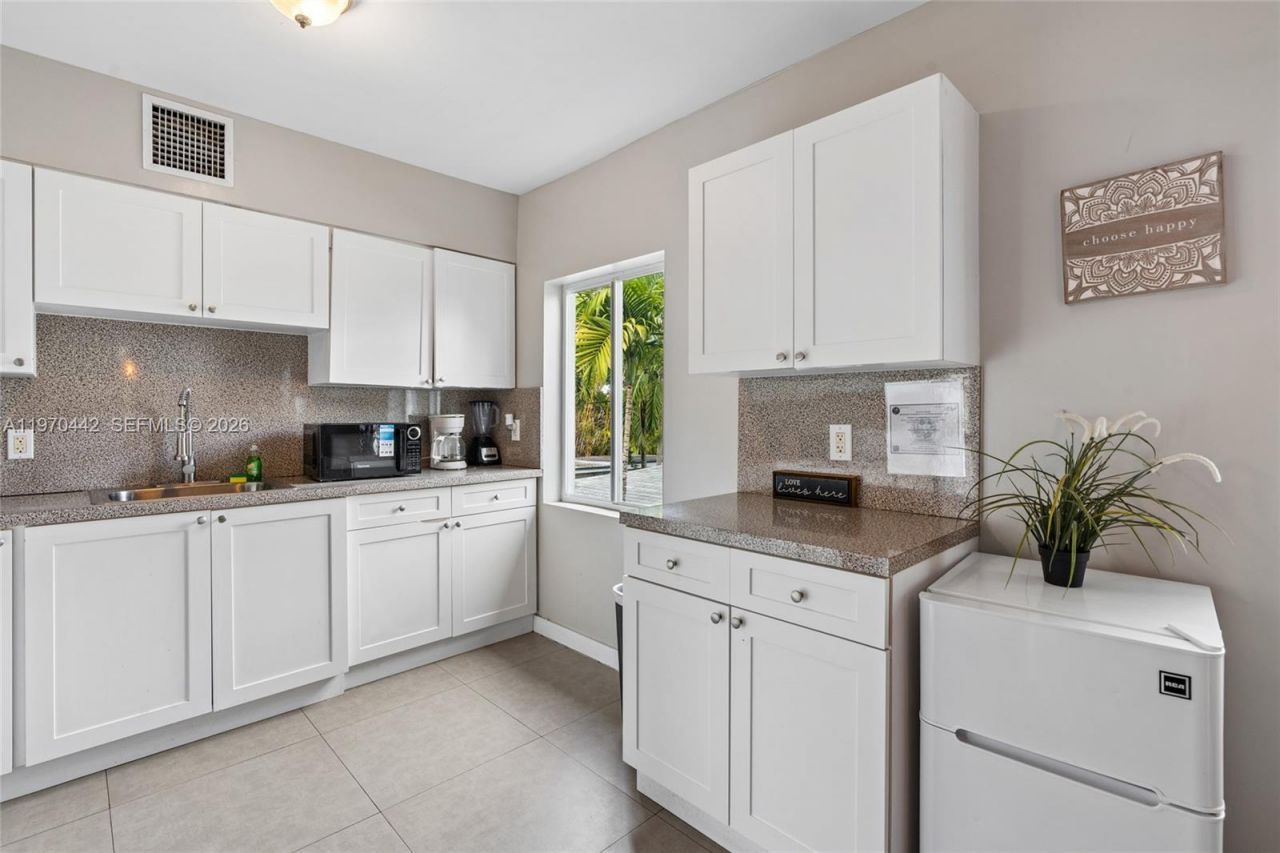 435 NE 69th St, Miami, FL 33138 Photo