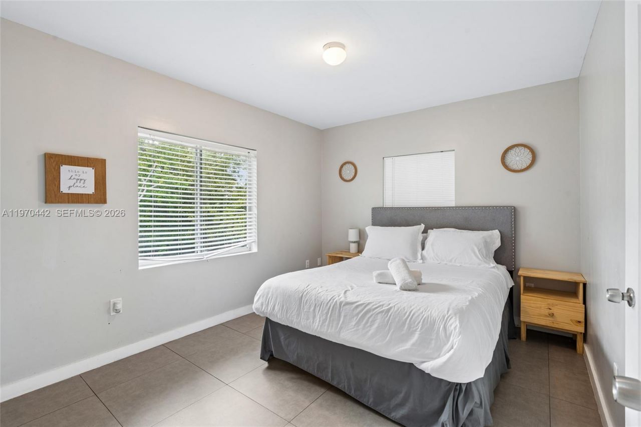 435 NE 69th St, Miami, FL 33138 Photo