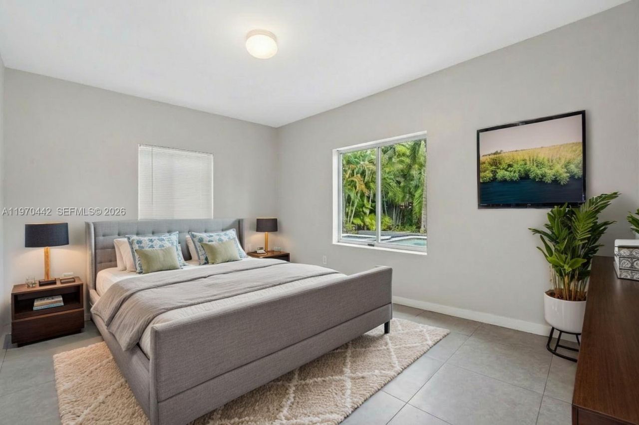 435 NE 69th St, Miami, FL 33138 Photo