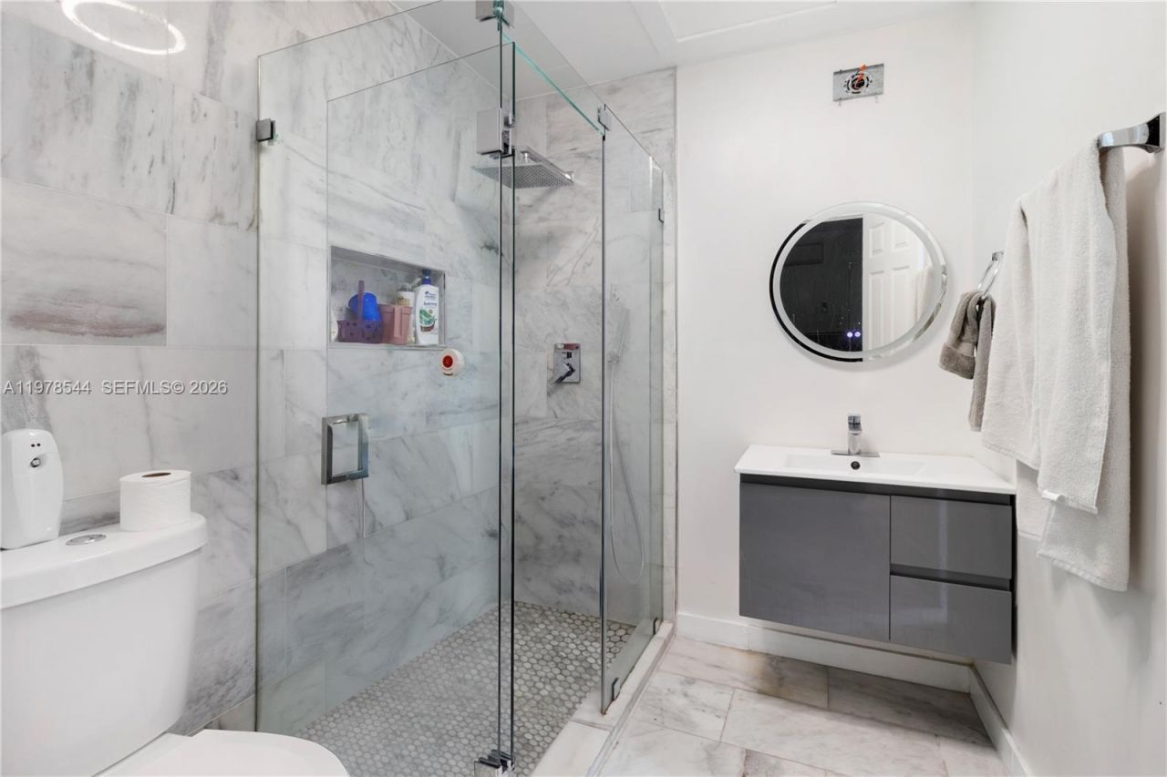 1140 N Douglas Rd, Pembroke Pines, FL 33024 Photo