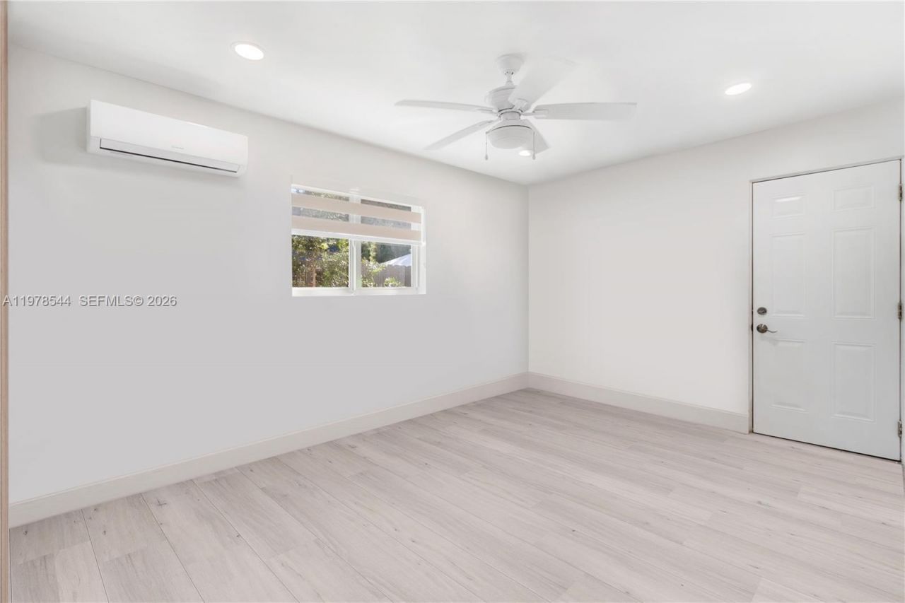 1140 N Douglas Rd, Pembroke Pines, FL 33024 Photo