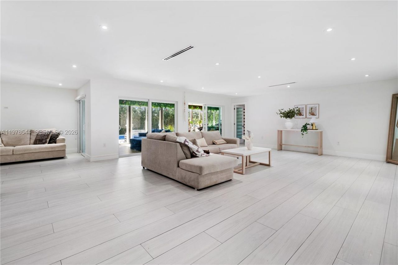 1140 N Douglas Rd , Pembroke Pines, FL 33024 Photo