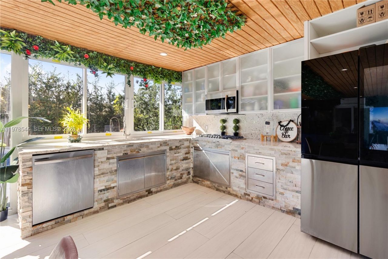 1140 N Douglas Rd, Pembroke Pines, FL 33024 Photo